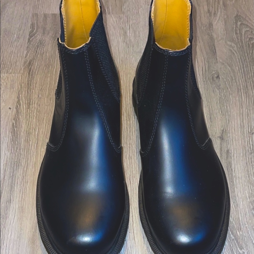 Brand new chelsea boot Dr Martens